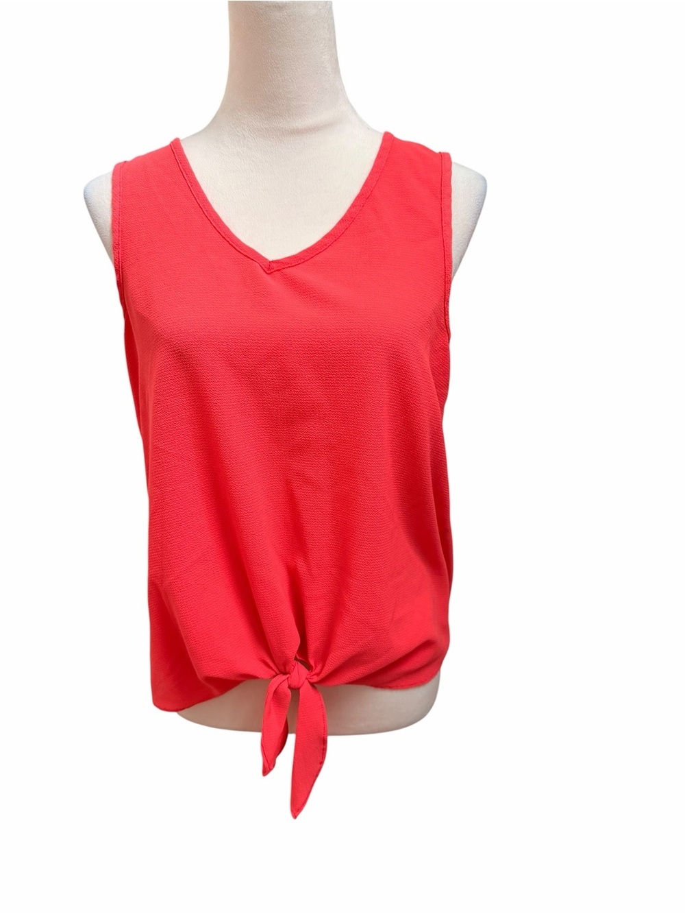 Green Envelope Women’s Medium Red Orange Tie-Hem Sleeveless V-Neck Top